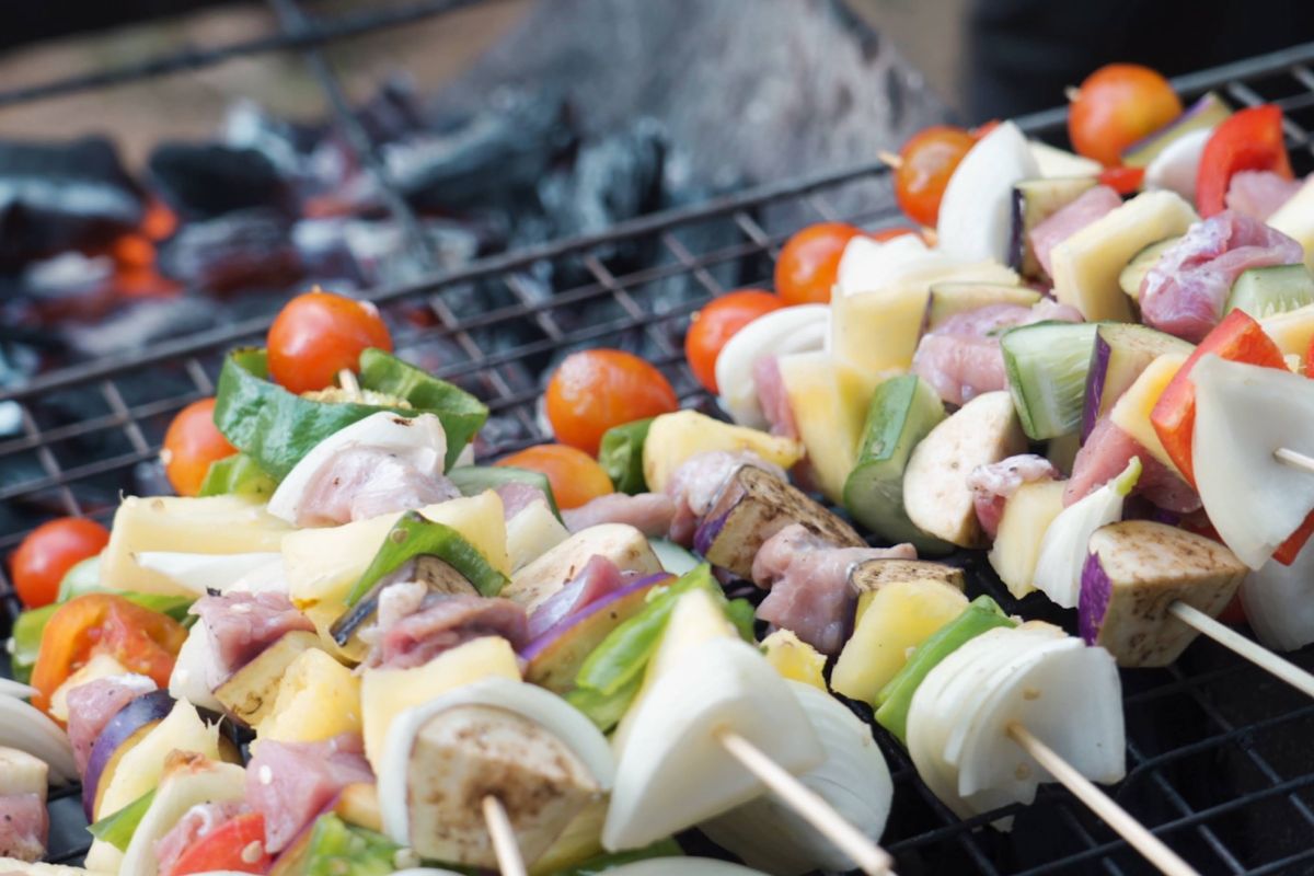 BBQ skewers of meat and vegetables on a grill.