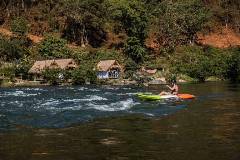 Kayak in Nam Khan