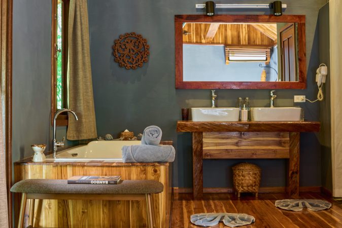 Art Suite Bathroom FR bdv scaled