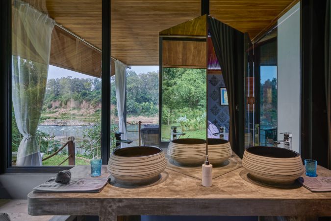 River Suite Bathroom MR bdv1 1