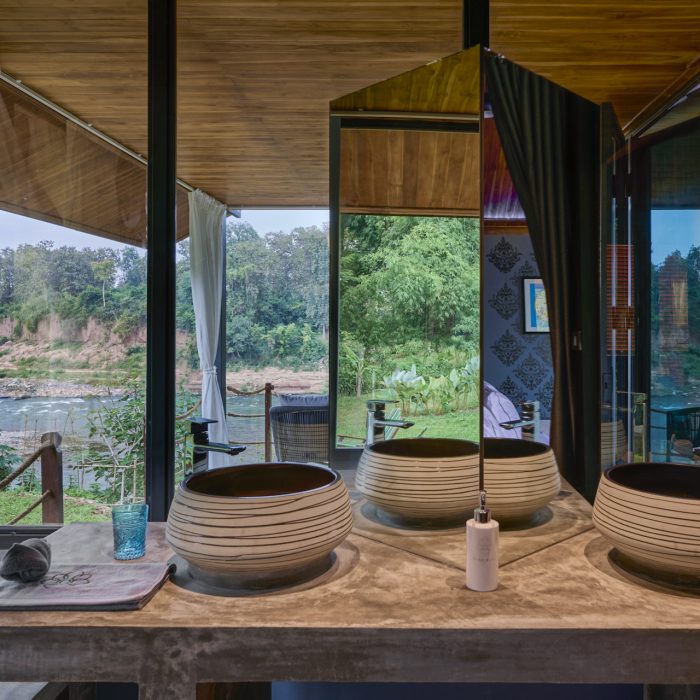 River Suite Bathroom MR bdv1 1