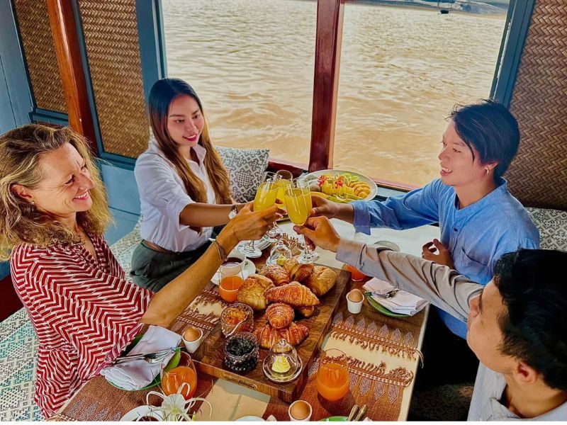 The Namkhan Hotel Mekong Cruise Dining in Luang Prabang